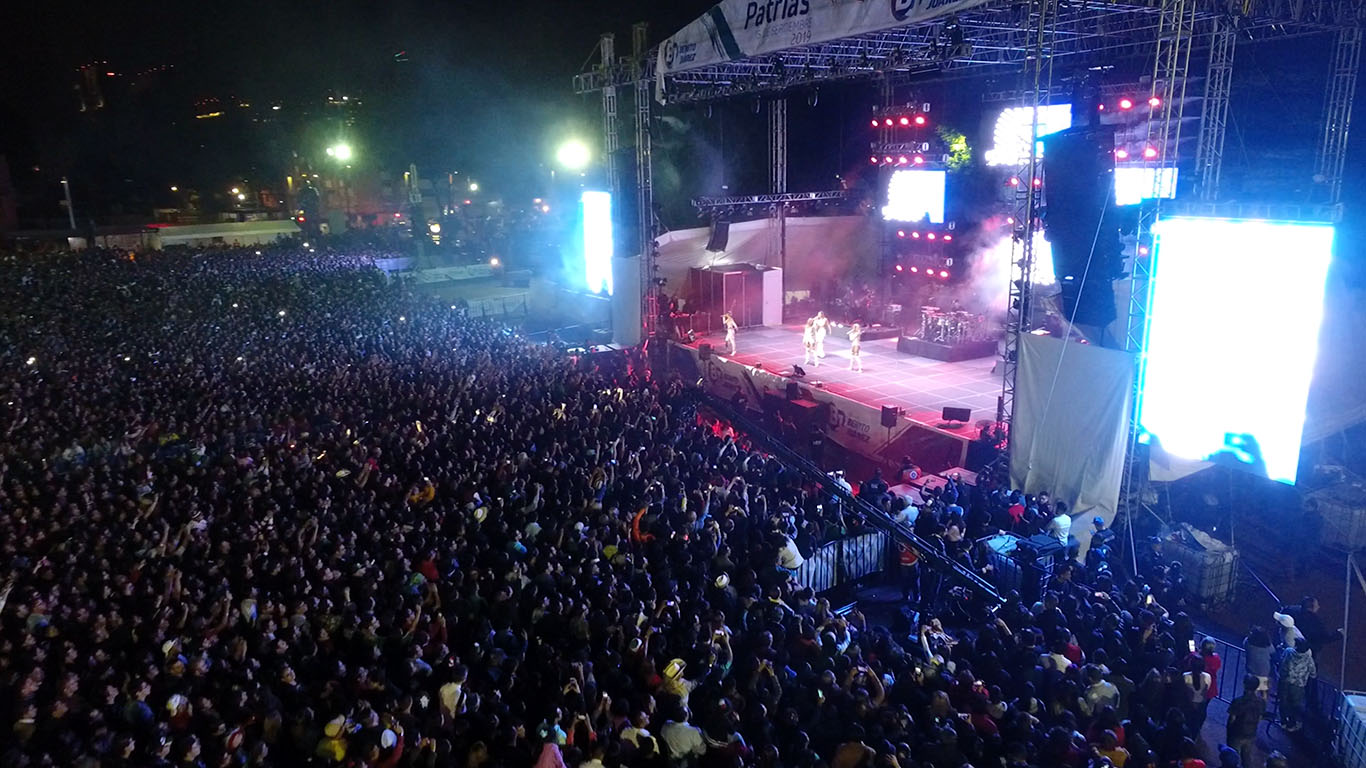 Concierto con cobertura aérea profesional